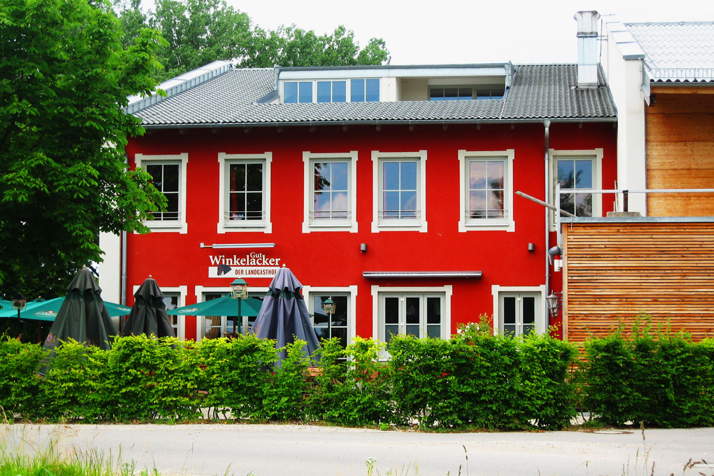 Rote Fassade Restaurant Ingolstadt-Süden